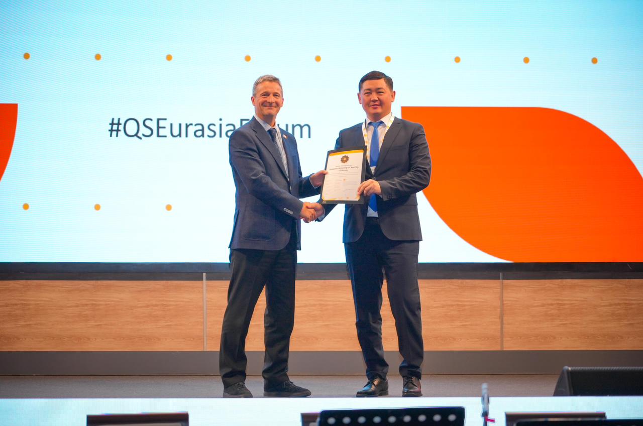 Шәкәрім университеті QS Eurasia 2025 форумында
