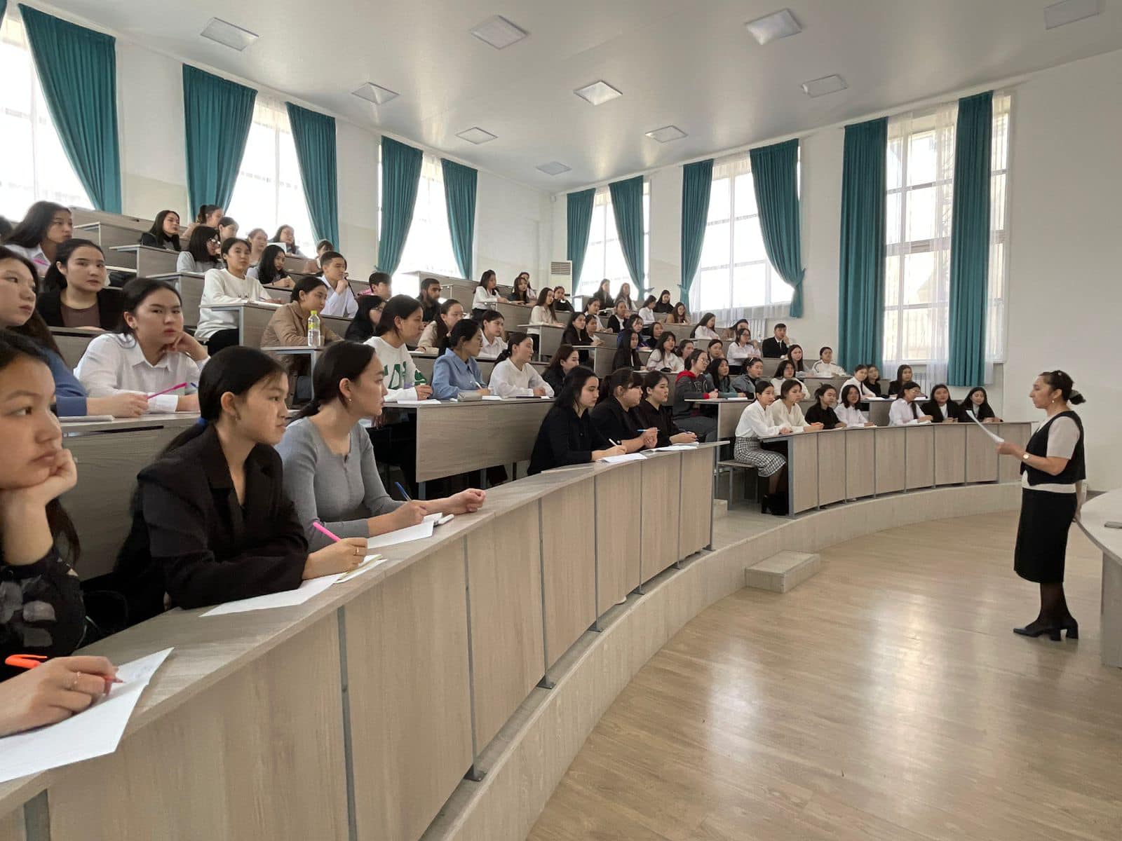 ОБЩЕНАЦИОНАЛЬНЫЙ ДИКТАНТ ПРОШЕЛ В SHAKARIM UNIVERSITY