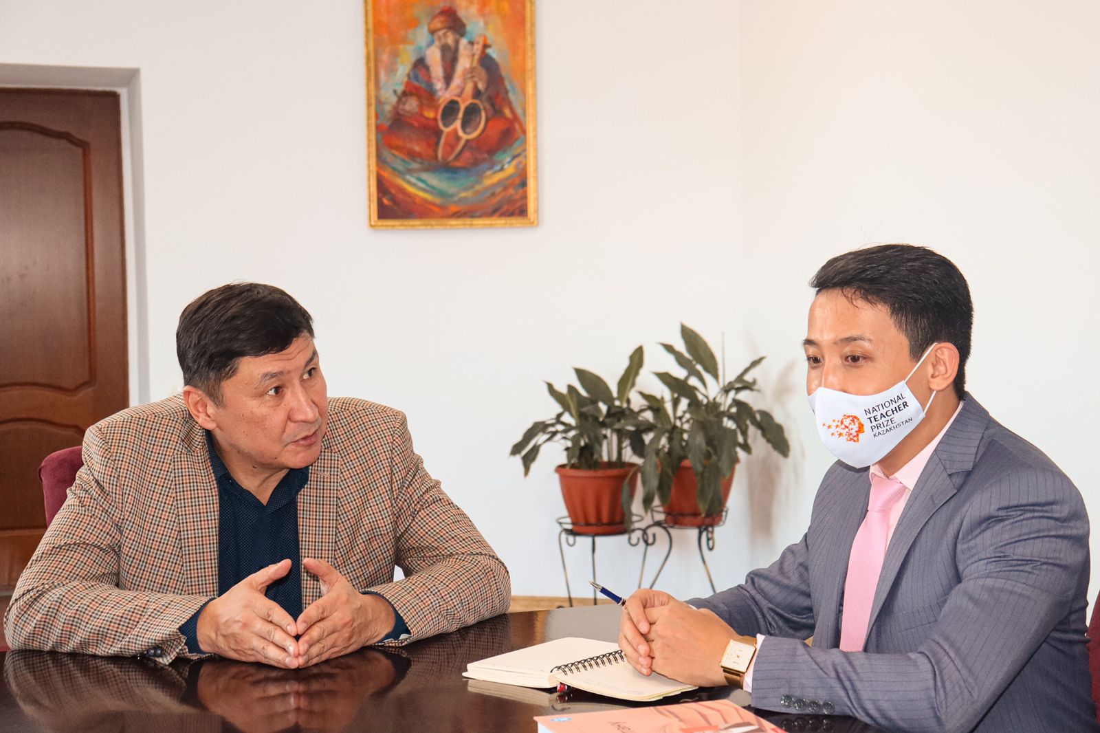 НАШ УНИВЕРСИТЕТ ПОСЕТИЛ НОМИНАНТ НА ГЛОБАЛЬНУЮ ПРЕМИЮ «УЧИТЕЛЬ МИРА» АСХАТ ЖУМАБЕКОВ.