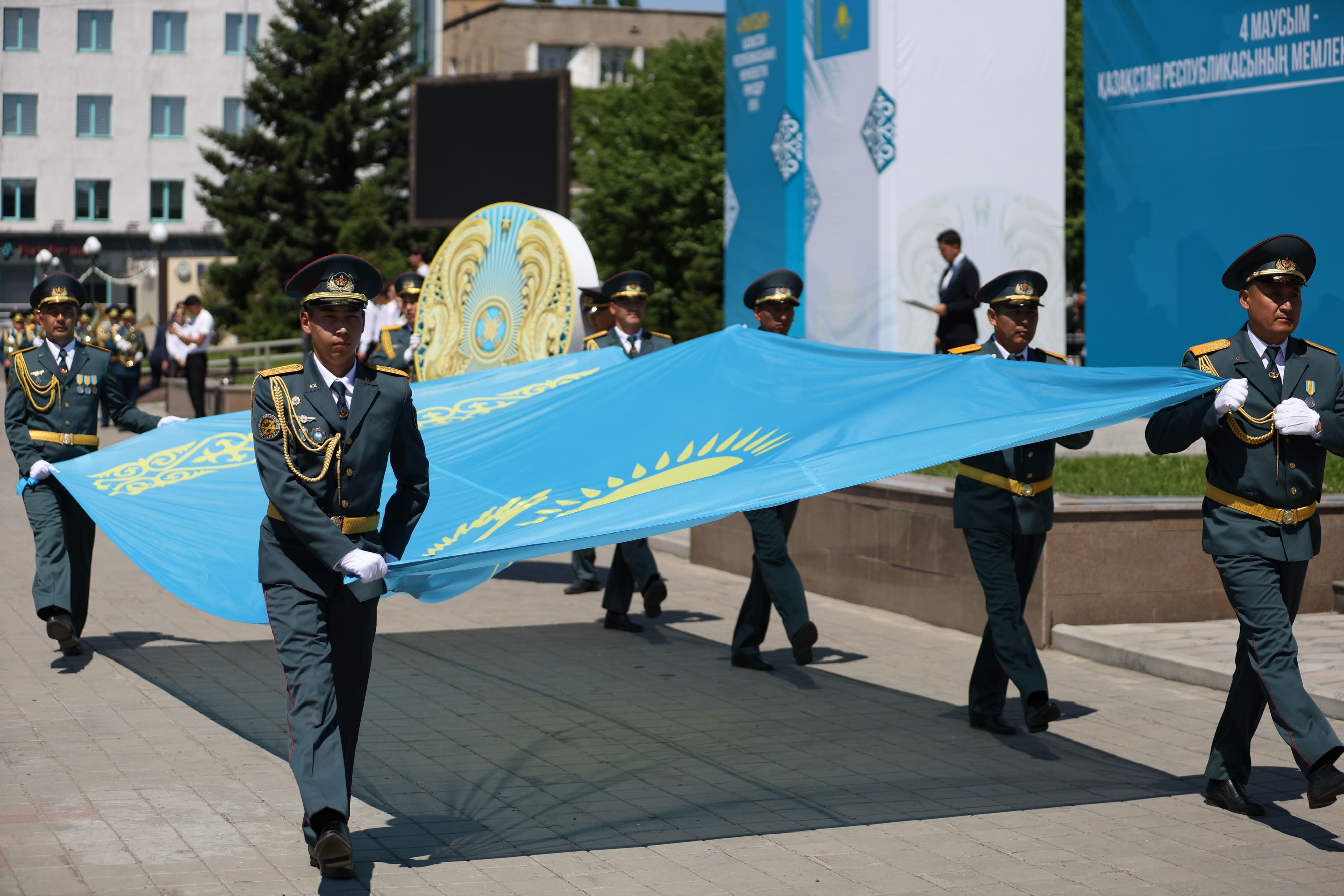 МЕМЛЕКЕТТІК РӘМІЗДЕР – ТӘУЕЛСІЗДІКТІҢ ТЕМІРҚАЗЫҒЫ