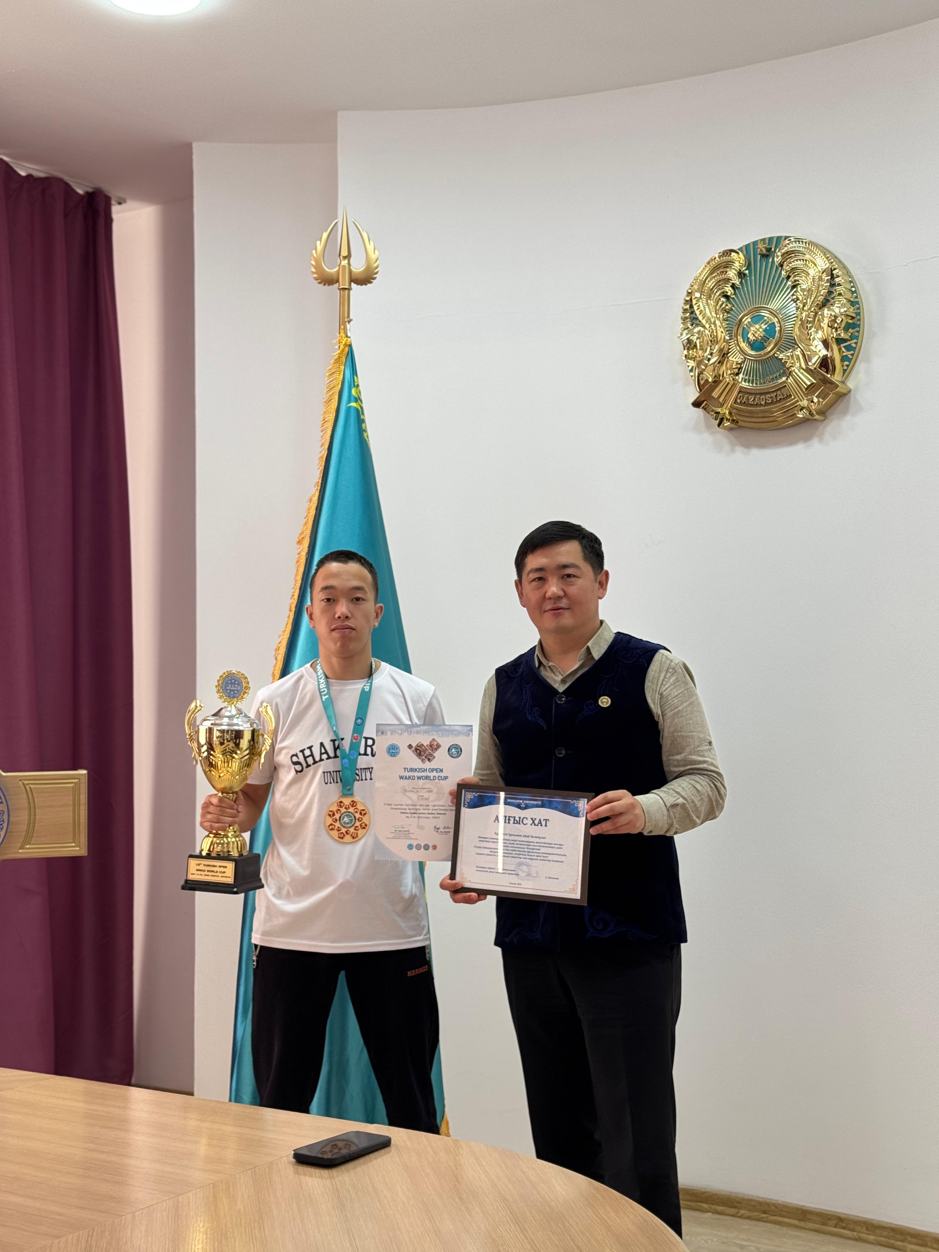 Чемпион мира по кикбоксингу — студент Shakarim University!