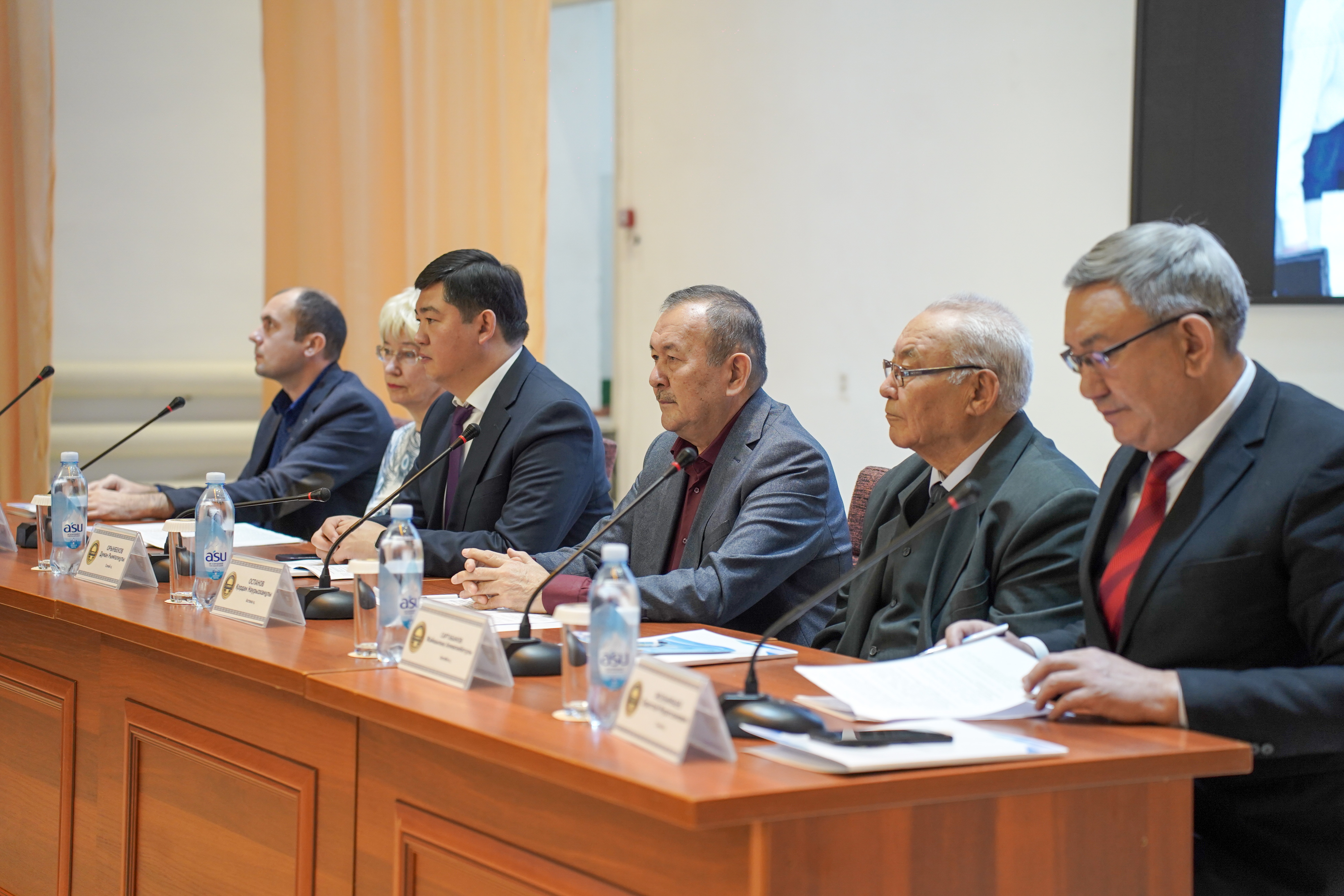 100-ЛЕТИЕ ИЗВЕСТНОГО КАЗАХСКОГО МАТЕМАТИКА ОТМЕТИЛИ В УНИВЕРСИТЕТЕ ШАКАРИМА