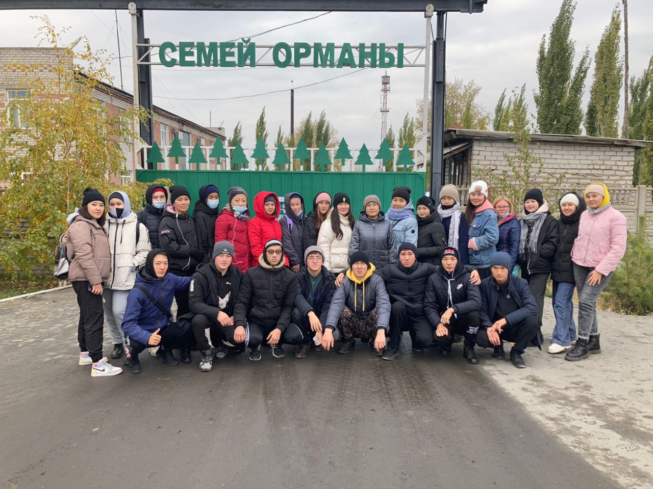 СТУДЕНТЫ ВЫСАДИЛИ САЖЕНЦЫ СОСНЫ КО ДНЮ РАБОТНИКОВ ЛЕСНОГО ХОЗЯЙСТВА