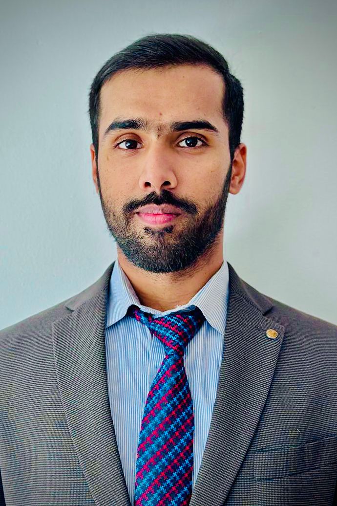 Мухаммед Уссама Шаһид,  иностранный студент SHAKARIM UNIVERSITY и  при чем здесь ПРИЕМНАЯ КОМИССИ!