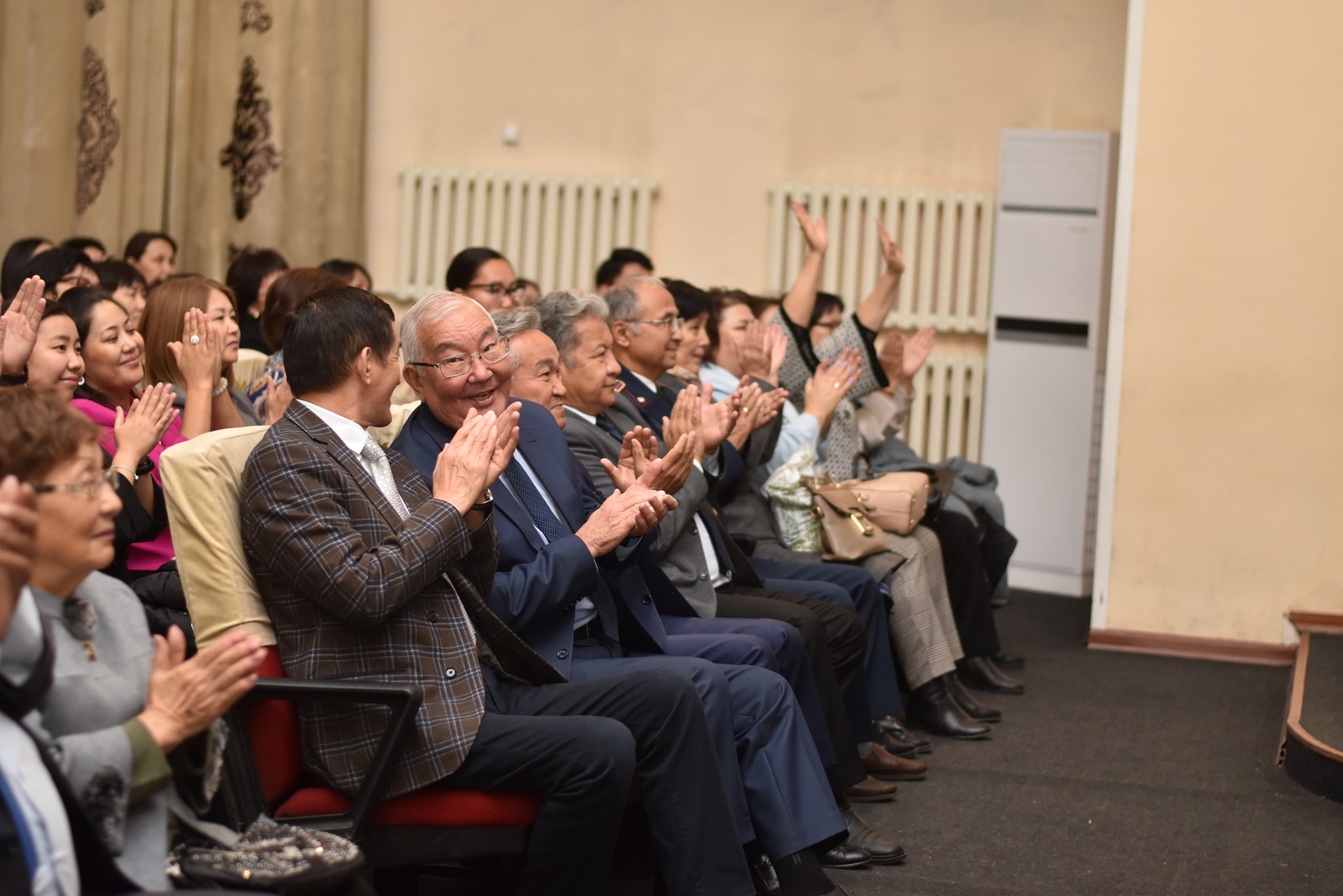 ҰСТАЗЫН ҰЛЫҚТАҒАН ШӘКӘРІМ ШАҢЫРАҒЫ