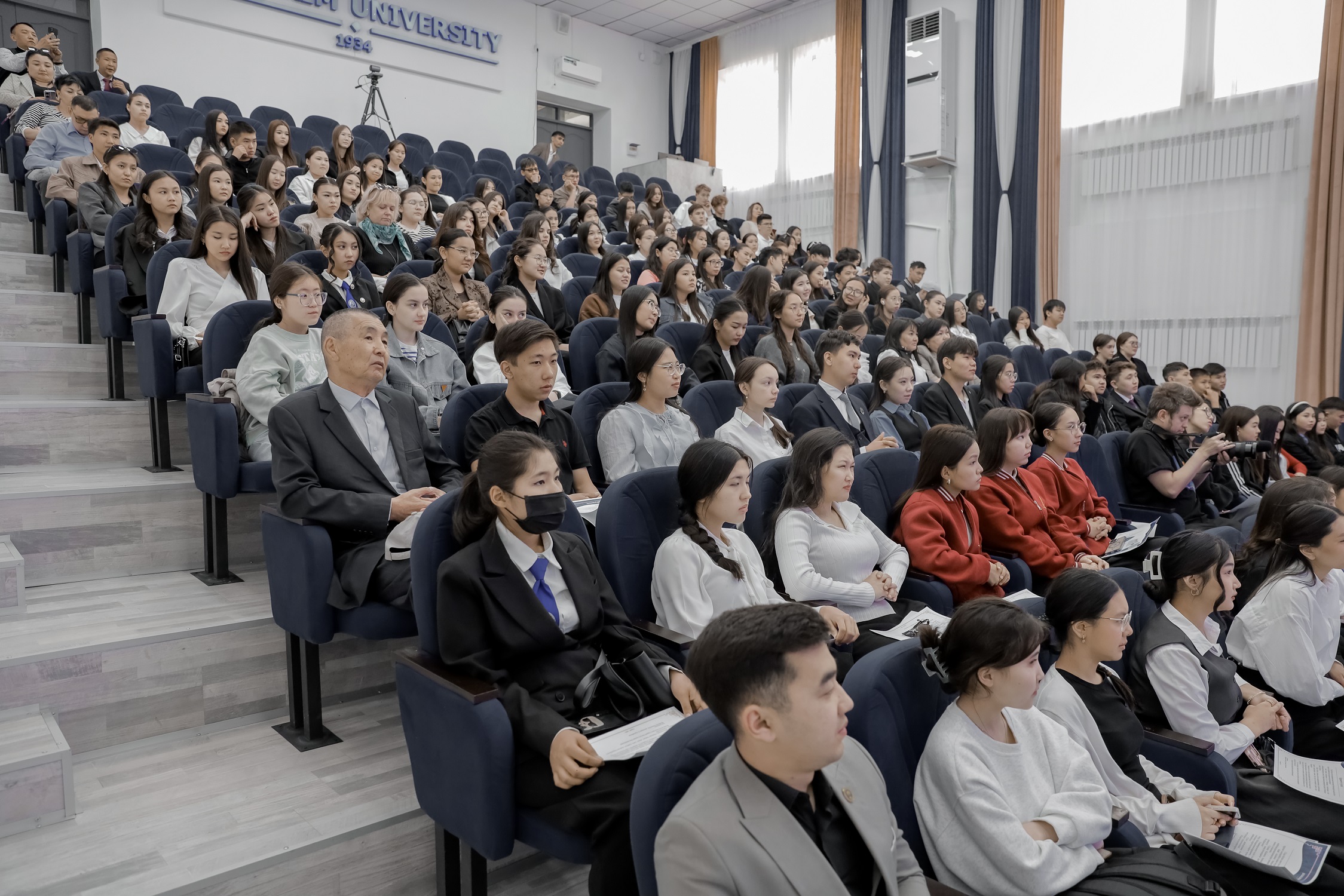 ДУМАН ОРЫНБЕКОВТІҢ МЕКТЕП ТҮЛЕКТЕРІМЕН АШЫҚ ӘҢГІМЕСІ