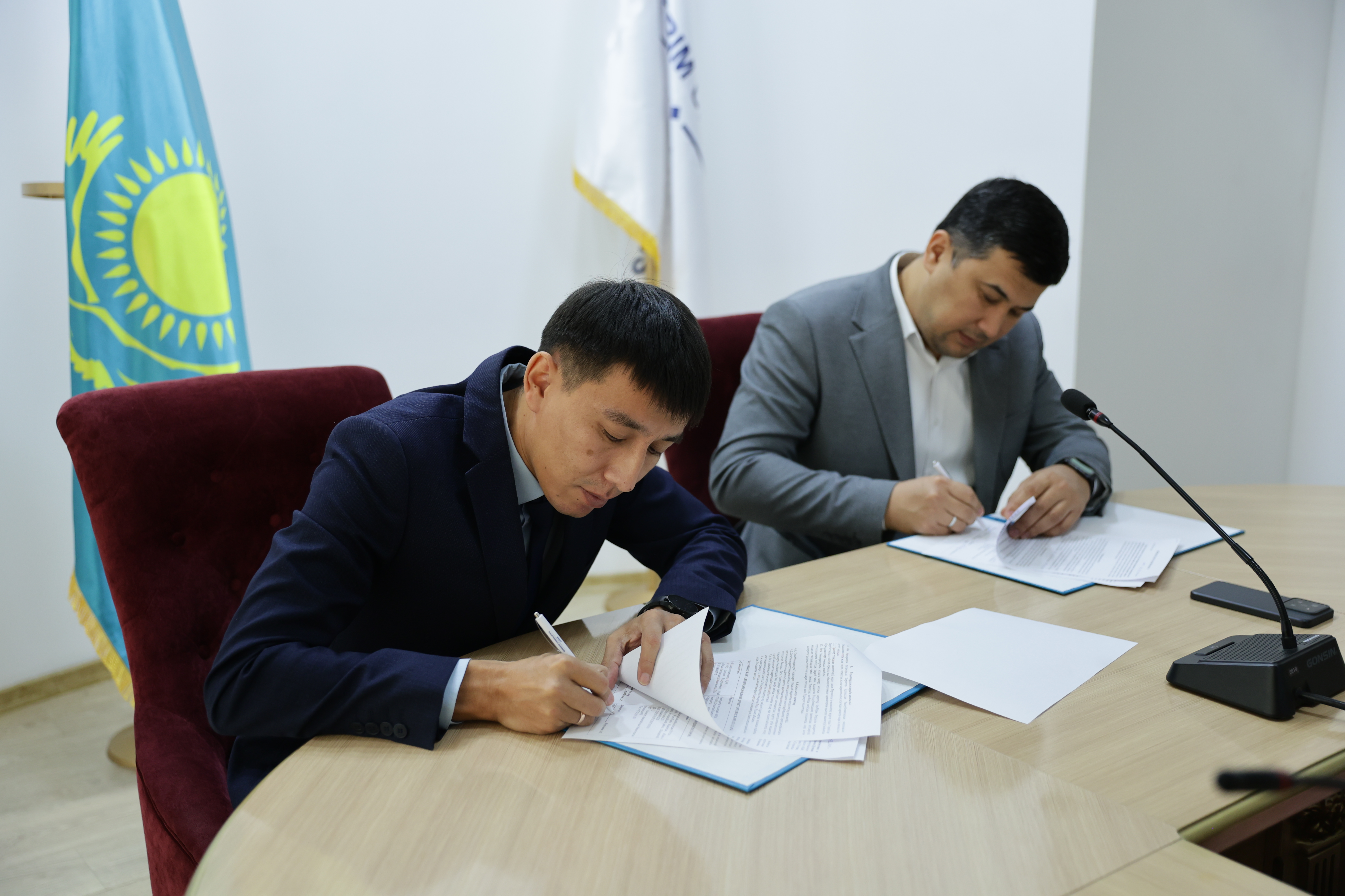 A partnership combining knowledge and practice