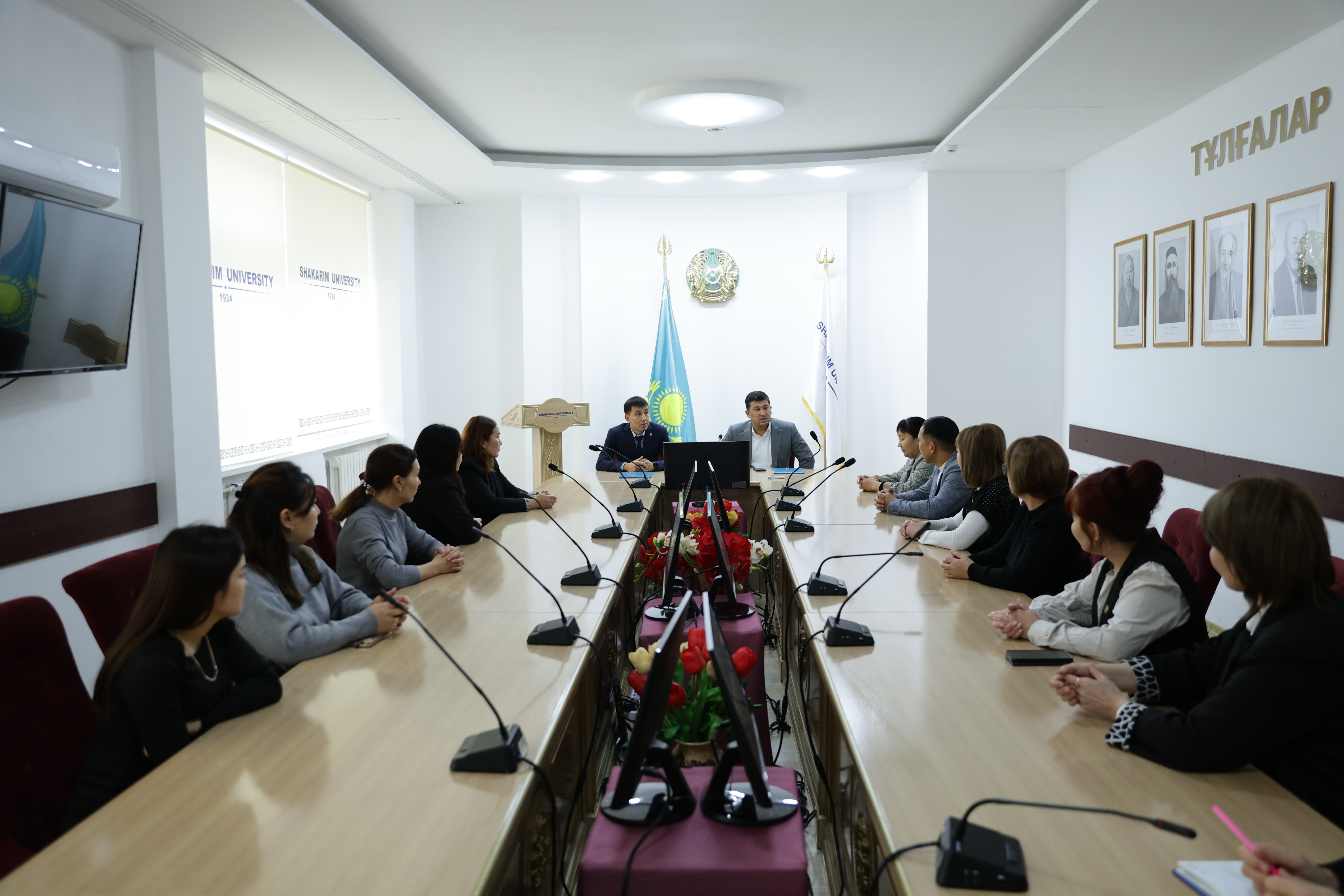 A partnership combining knowledge and practice