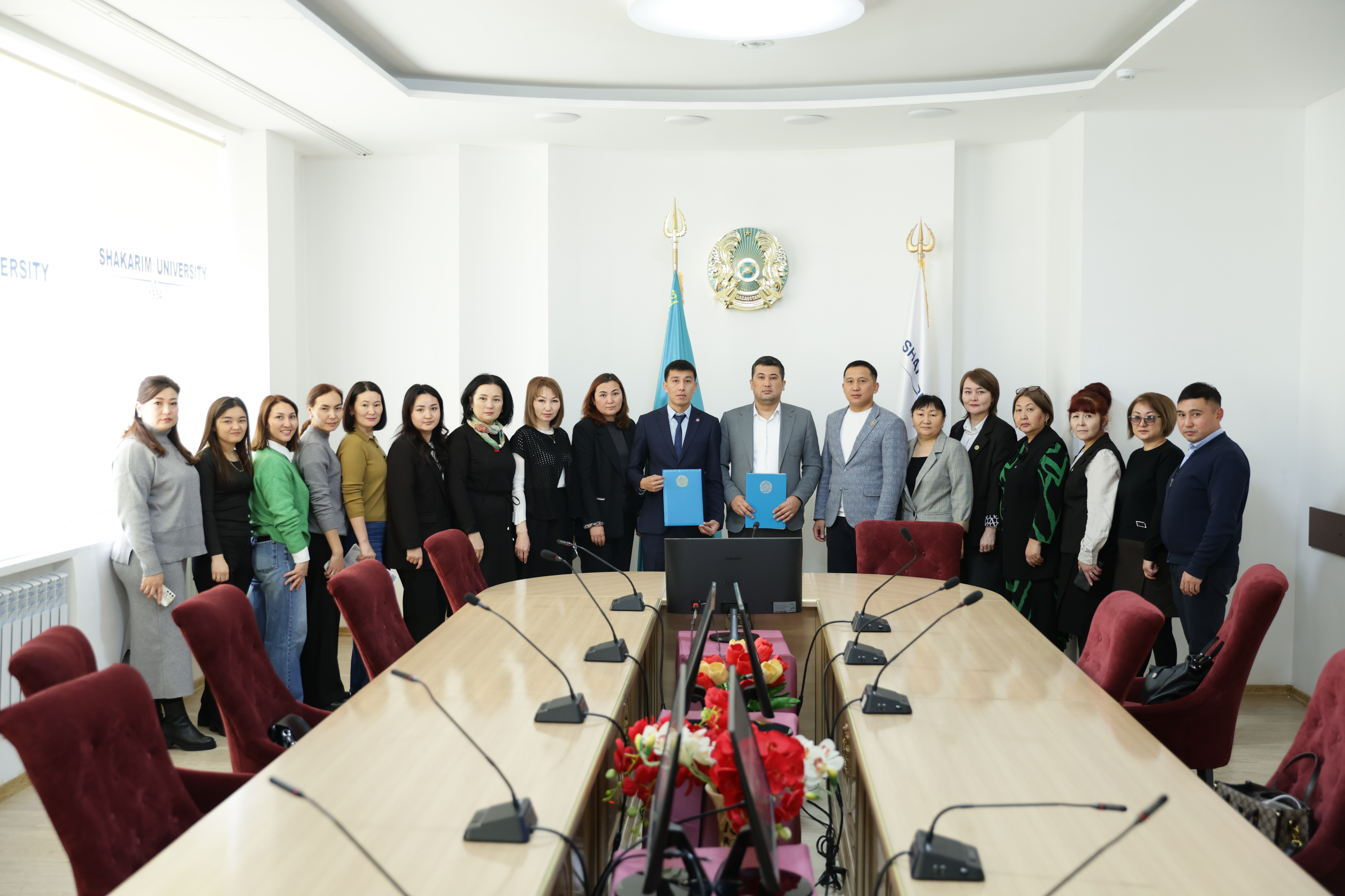 A partnership combining knowledge and practice