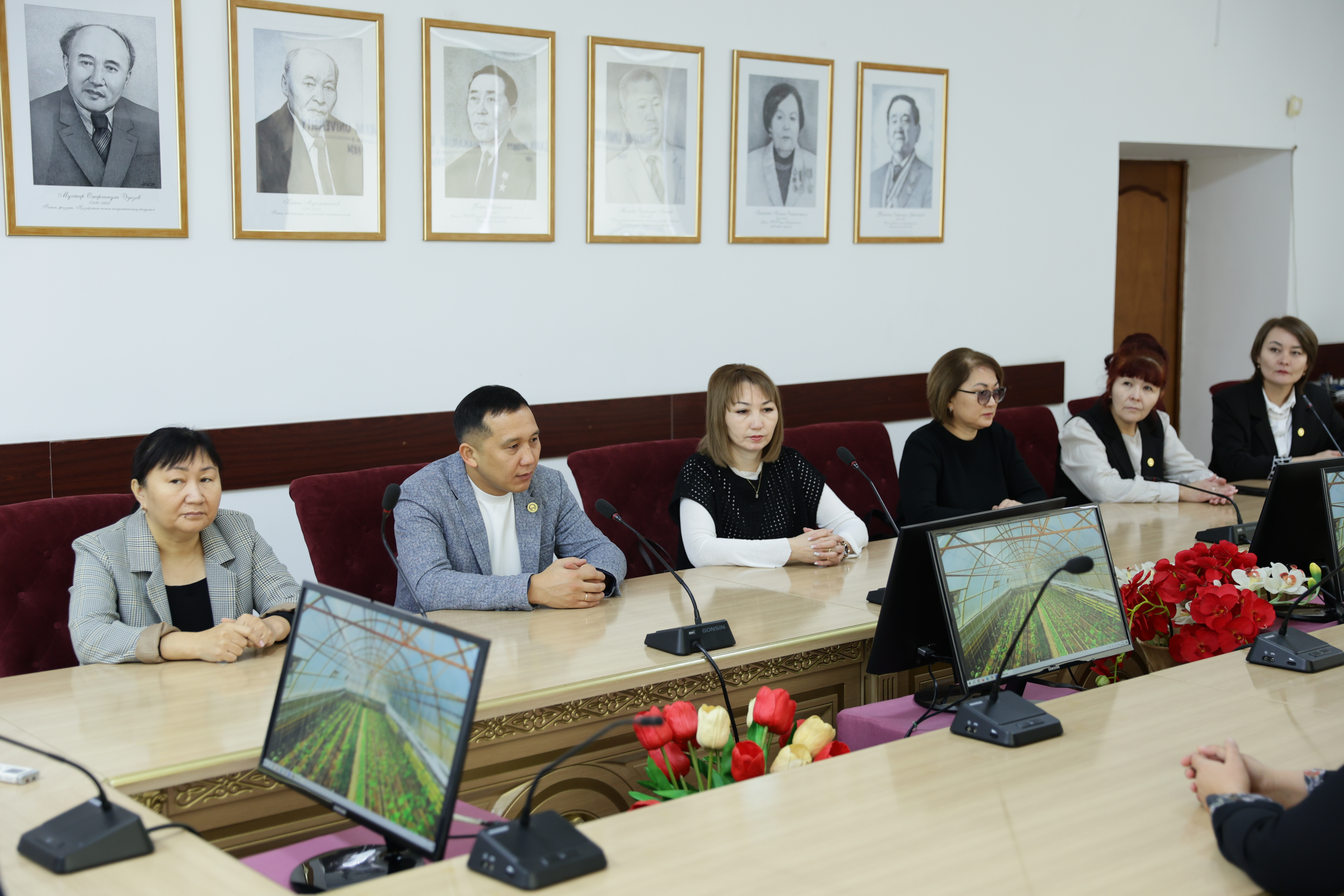 A partnership combining knowledge and practice