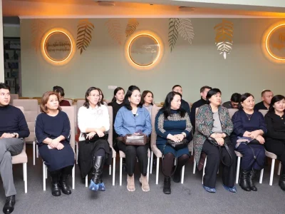 ӨЗ ЖҮРЕГІҢЕ ҮҢІЛ