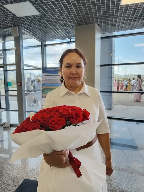 Әсем Тыныштыбекқызы, түлектің анасы: "Бүгінгі жетістік – бұл менің қызым Айымның ғана жетістігі емес, сонымен бірге Shakarim University ұжымы еңбегінің нәтижесі"