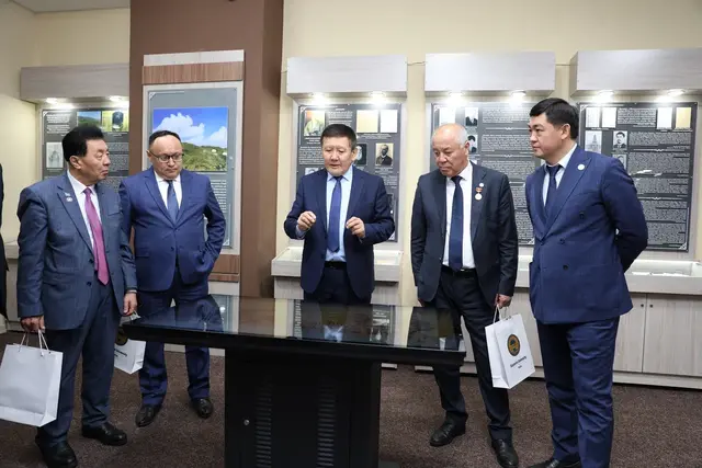 КӨРНЕКТІ ҒАЛЫМДАР – ШӘКӘРІМ МУЗЕЙІНДЕ