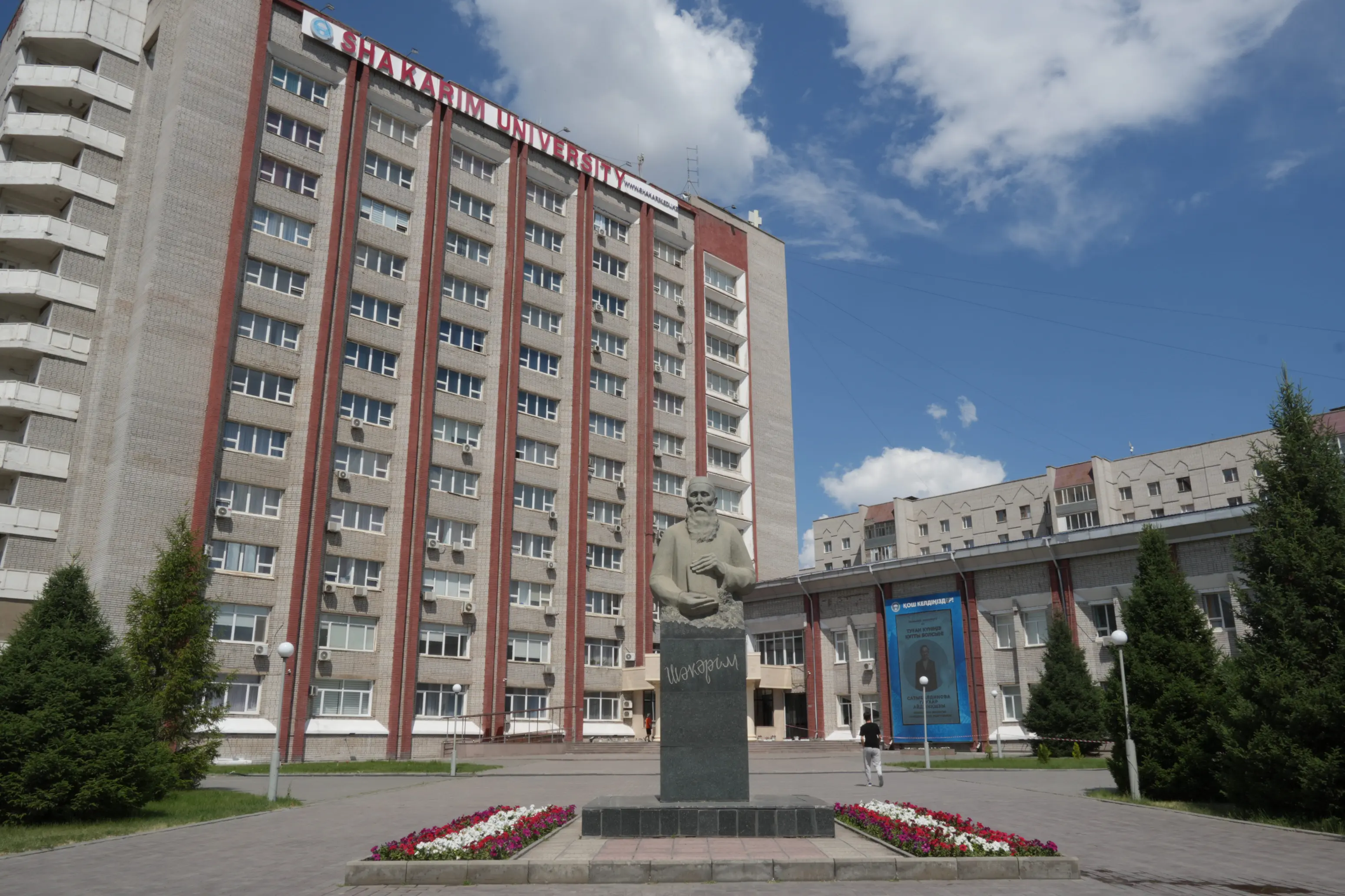 31 мамыр – Саяси қуғын-сүргін және ашаршылық құрбандарын еске алу күні. 