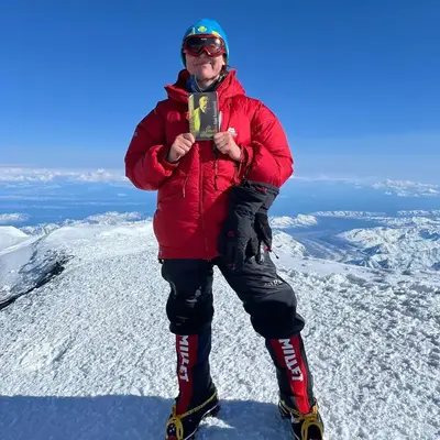 THE KAZAKH WOMAN WHO BROUGHT ABAI’S BOOK TO THE MOUNTAIN SUMMIT