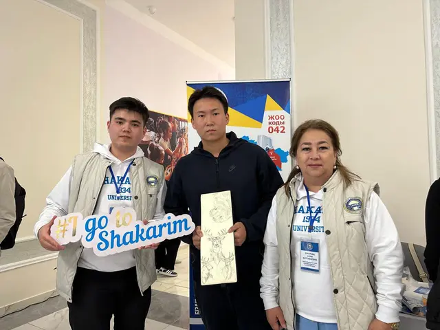 Выставка казахстанских вузов в Мангистауской области: делегация Shakarim University активно помогает абитуриентам