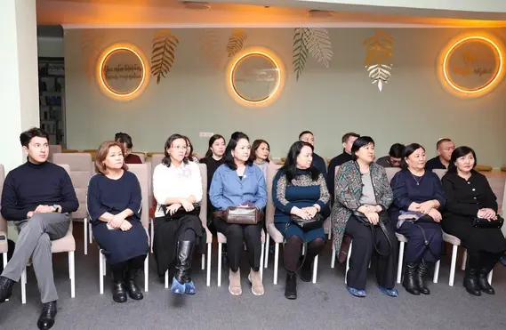 ӨЗ ЖҮРЕГІҢЕ ҮҢІЛ