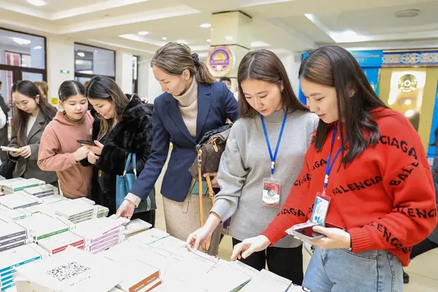 ЖӘРМЕҢКЕДЕ – “QASYM”-НЫҢ  КІТАПТАРЫ